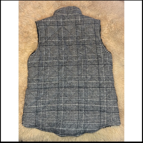 Faux Fur Lined Vest - Picture 2 of 5